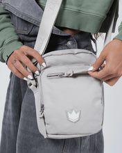 Lade das Bild in den Galerie-Viewer, Kingz Side Bag- Cream
