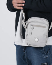 Load image into Gallery viewer, Kingz Side Bag- Cream
