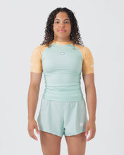 Load image into Gallery viewer, Rashguard Kingz Terra Women´s Short Sleeve-Green Edition
