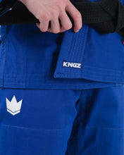 Lade das Bild in den Galerie-Viewer, Kimono BJJ (GI) Kingz Kore V2 Frauen -Azul -Weißer Gürtel enthalten
