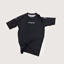 Lade das Bild in den Galerie-Viewer, Progress Academy Rashguard- Short-Manga-Black
